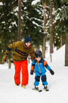 Daces Alpas 4 padomi, kā izvēlēties slēpošanas un snovošanas apģērbu bez piemērīšanas